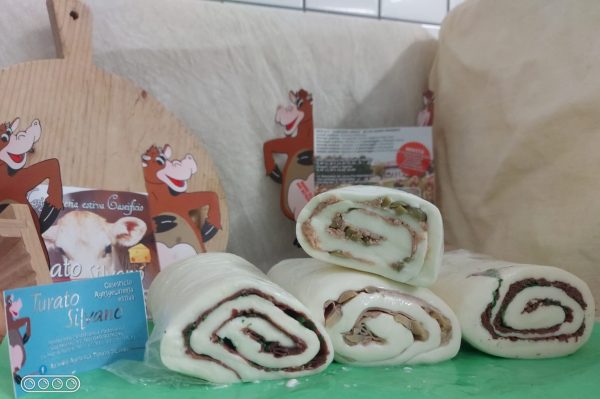TURATO SILVANO - Mozzarella farcita (prezzo ad etto -100 gr)